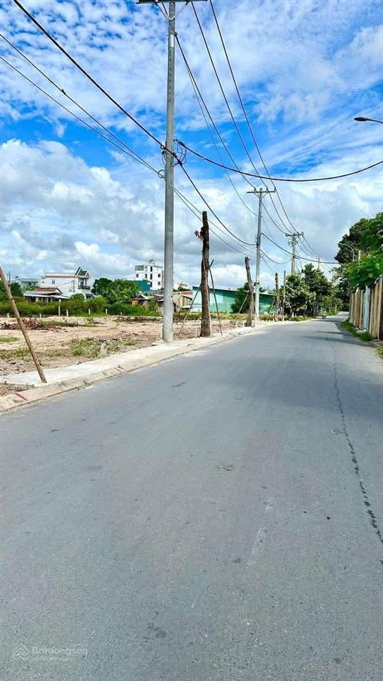 Bán đất thổ cư dt 105m2 sổ hồng riêng mặt tiền đường nhựa, xã bà điểm mới