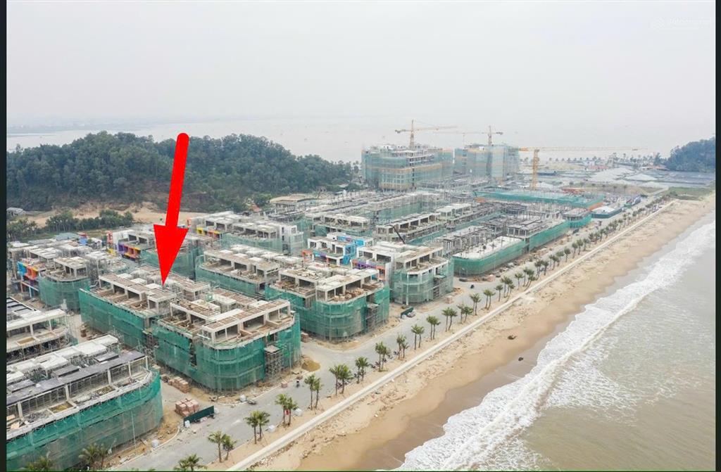 Ngân hàng bán thanh lý tài sản căn shophouse xẻ khe gần biển dt 114 m2. 0942 899 ***