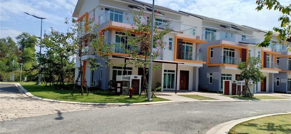 Bán căn biệt thự song lập suất nước ngoài tại khu trung tâm đô thị ecolakes 0909 901 ***