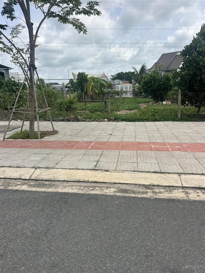 Lô đất 3 mặt tiền đường lớn, cách biển hồ tràm 6km, phù hợp kinh doanh, giá cực rẻ