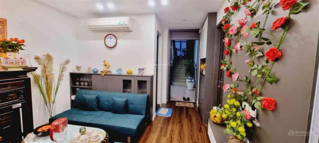 Bán gấp ch kđt resco, 56m2 2pn hơn 4 tỷ, tầng vip, lô góc thoáng, full nội thất, sát cv hoà bình