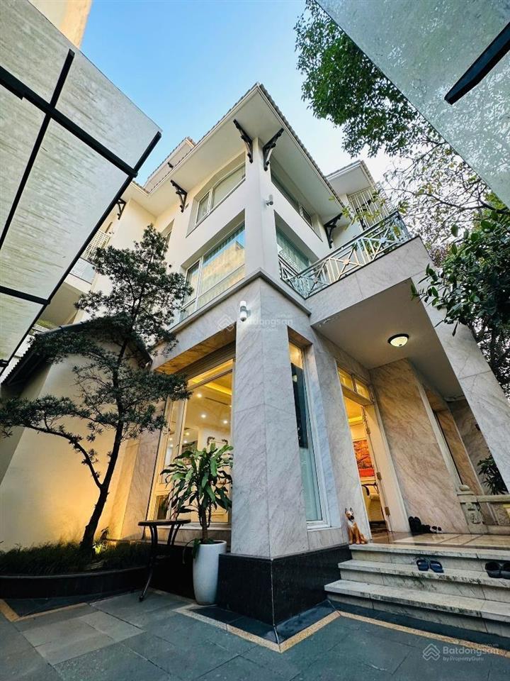 Продаётся недвижимость, 179 м², Long Biên