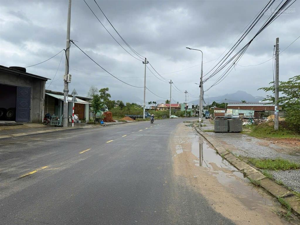 Bán đất mt 10m5 dt 601 diện tích 175m2, hoà sơn, hoà vang. gần khu du lịch bà nà. 0931 993 ***