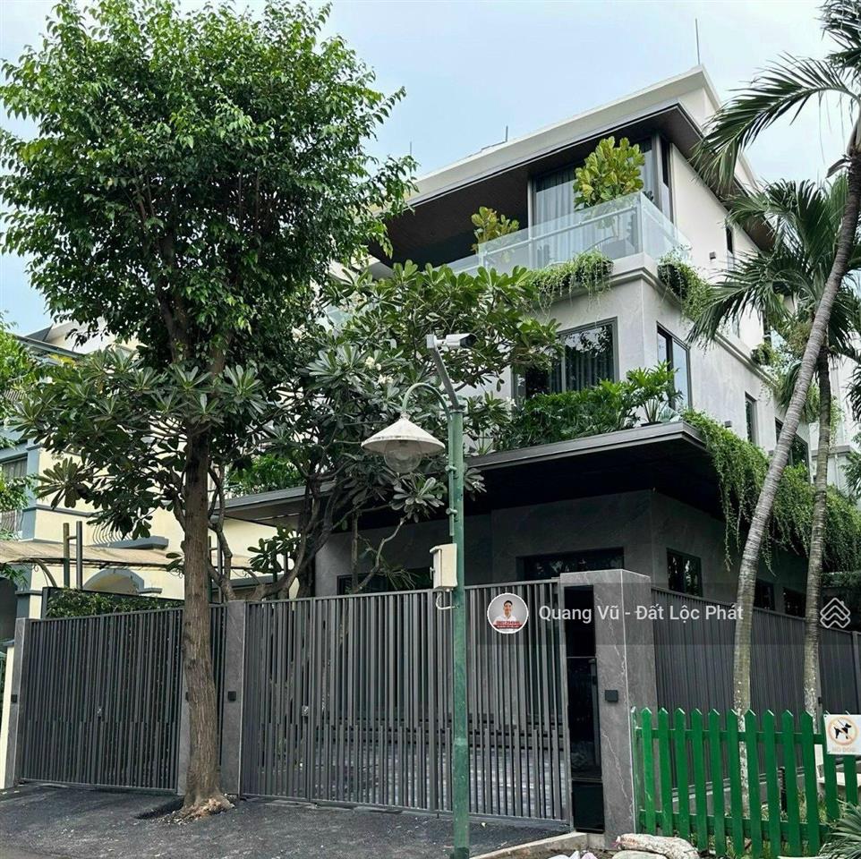 Rổ hàng còn 8 căn biệt thự hưng thái phú mỹ hưng, dt 7x18m, 9x18m shr, giá chỉ 30 tỷ/căn