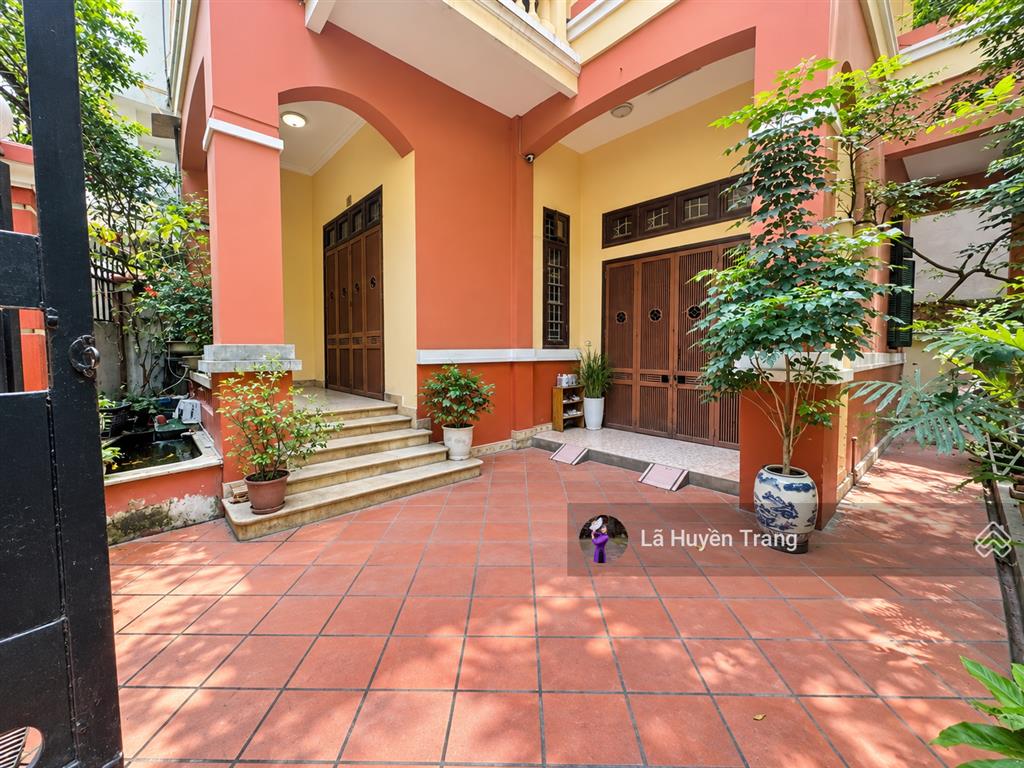 Biệt thự lạc long quân 120m2 mặt tiền gần 10m ô tô đỗ một căn nhà để sống chậm giữa tây hồ