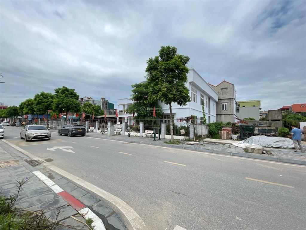 Bán đất mặt đường viên chiếu, ba mặt thoáng cực đẹp, 133m2, giá tốt