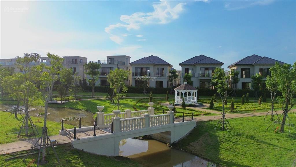 Park village gồm 96 căn biệt thự phong cách châu âu, tọa lạc giữa khu công viên trung tâm 25ha