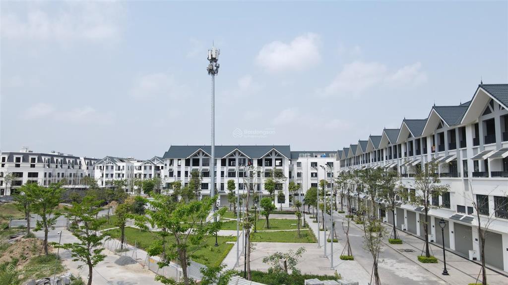 Chính chủ cần tiền gửi bán gấp cắt lỗ căn liền kề 100m2, trục đường 30m dự án hinode royal park