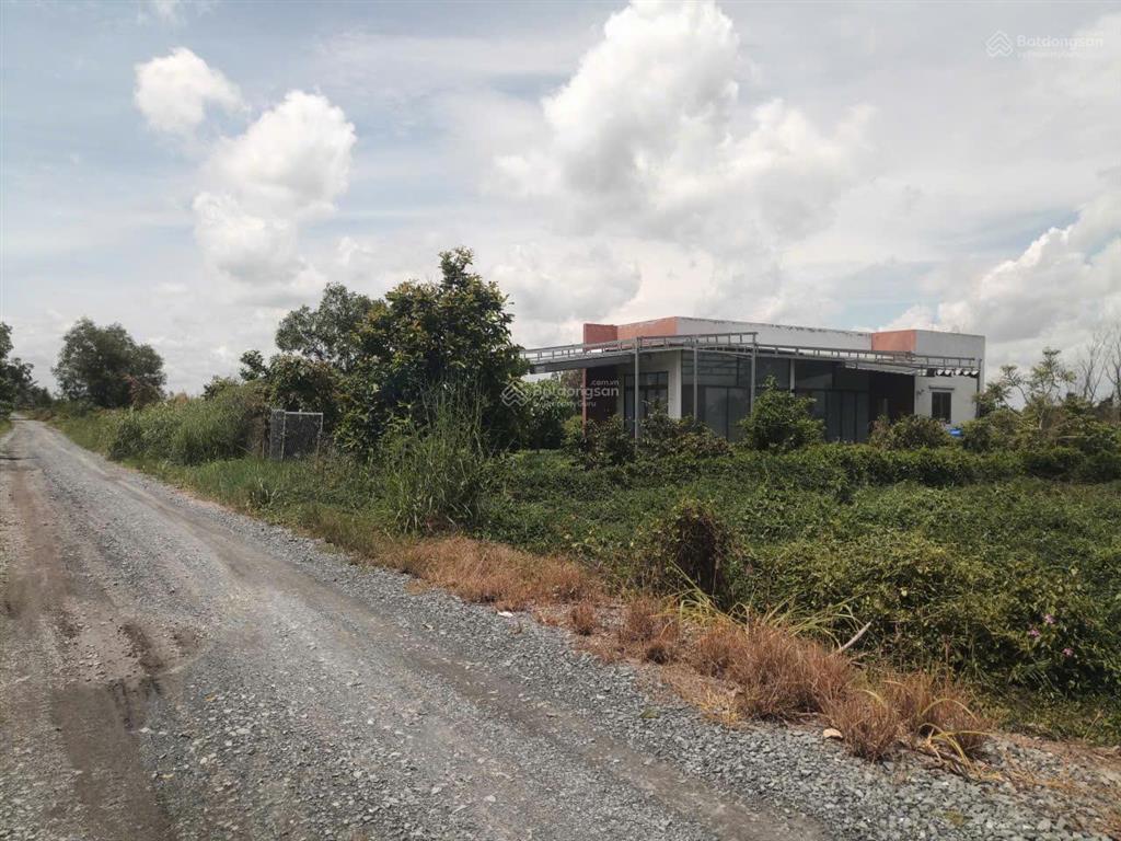 Bán đất 400m2, mặt tiền kênh t2, cầu bobo đi vào, ngang 8 dài 50m, hiện có nhà tiền chế 100m2