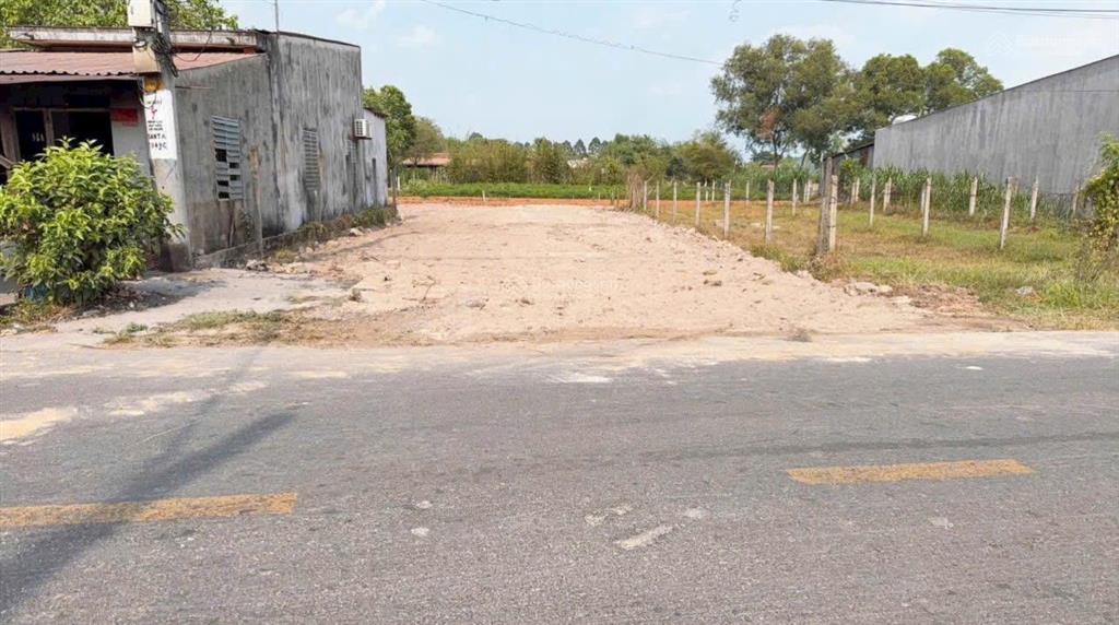 Đất mặt tiền đường an nhơn tây 12m điện 3pha. 143m2 thổ cư