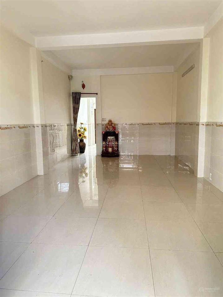 Giảm 200tr còn 4.9 tỷ nhà 2 tầng dương thị mười 54m2 hxh tránh
