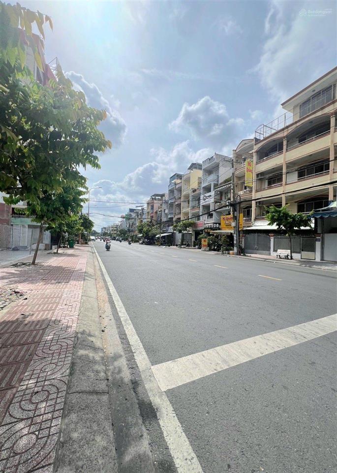 Mặt tiền kinh doanh lô góc bình phú quận 6, 22mx11m, chào 40 tỷ còn thương lượng. đất full thổ cư