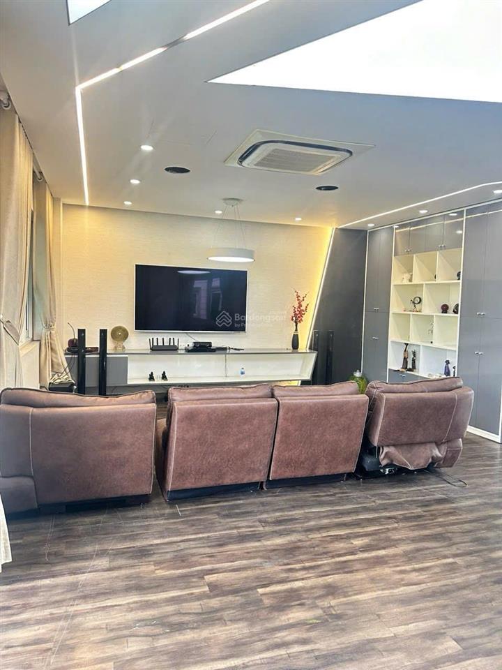 Bán biệt thự garden home, dt 291,2m2 (ngang 12,6m dài 23m) 3pn 3wc. giá 32 tỷ thương lượng