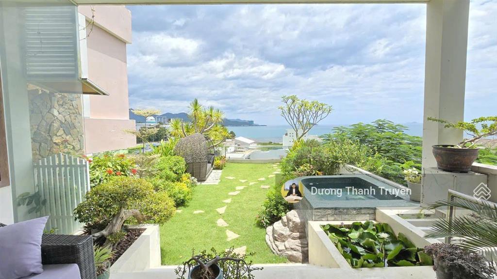 Bán biệt thự 4 tầng 2 mặt tiền view biển ngang hiếm 9,7m, cạnh đại học nha trang, dòng tiền 70tr/th