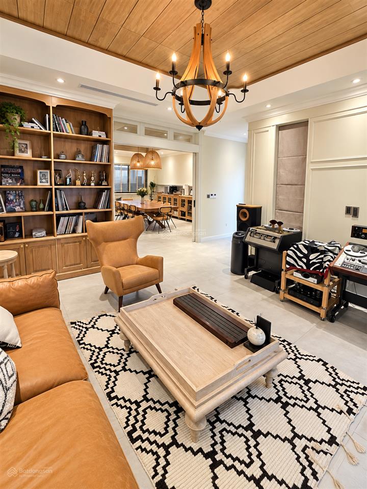 Giảm mạnh 2,5 tỷ biệt thự kdc ven sông sadeco thang máy, q7, 126m2 giá tốt 21,5 tỷ