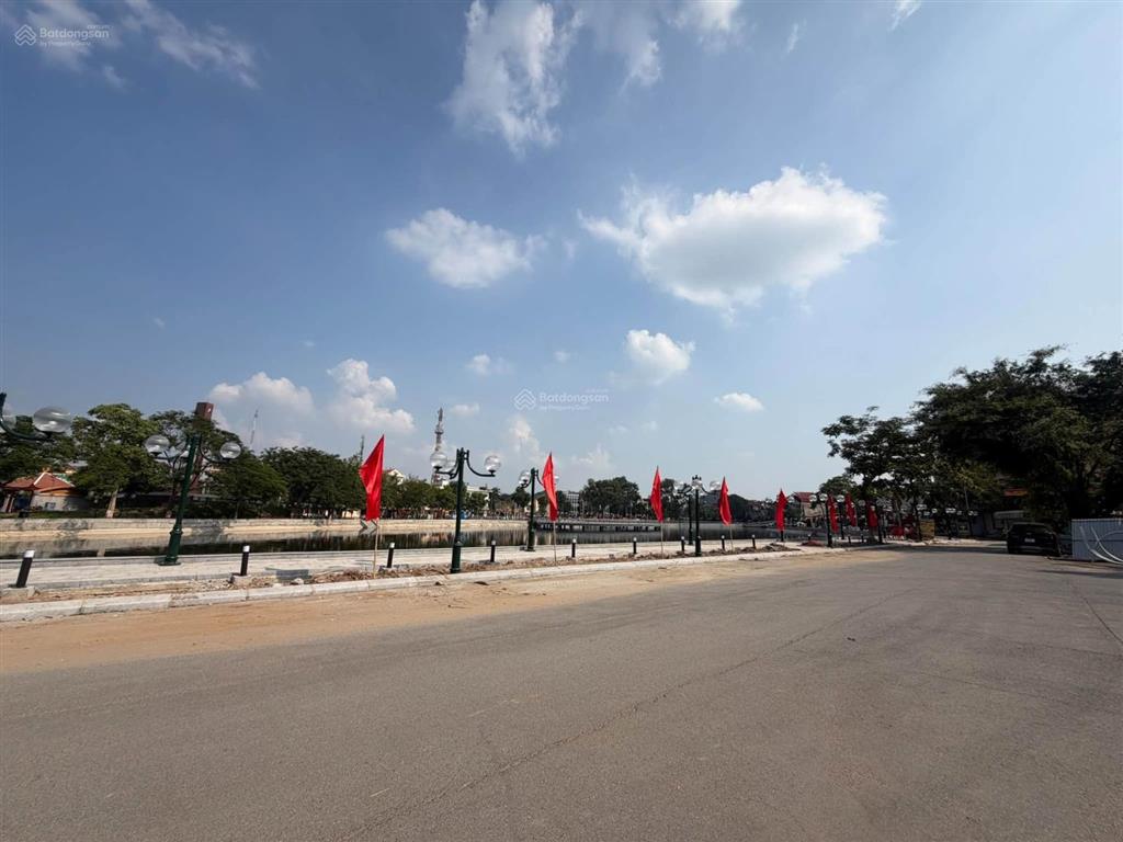 Bán lô góc 3 mặt tiền view hồ thứa, lương tài, bắc ninh ngay cửa ngõ sân bay gia bình