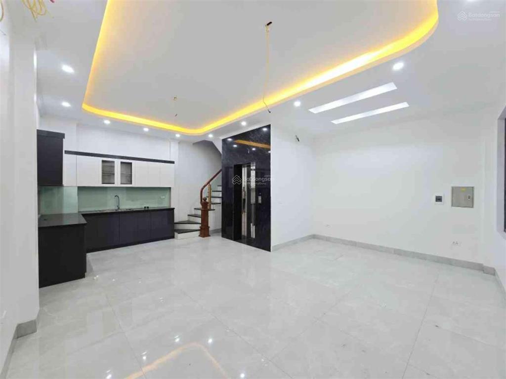 Nhà đẹp dân xây, hiếm có 6pn, thang máy, gần aeon lb, hàng xóm vinhomes riverside, 56m2 chỉ 7.98 tỷ