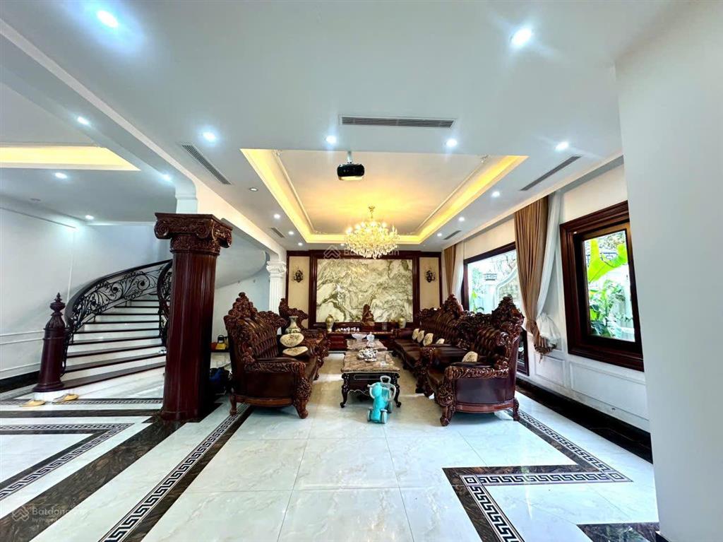 Chính chủ bán gấp biệt thự 150m2 x 3 tầng, mặt tiền 9m, thoáng sáng ở sướng, nguyễn văn lộc