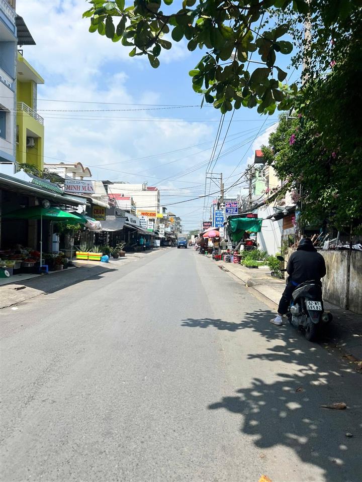 Bán nhanh lô đất 96m2 đẹp, 2,4 tỷ sau chợ bình chánh đường 1/ trịnh như khuê.