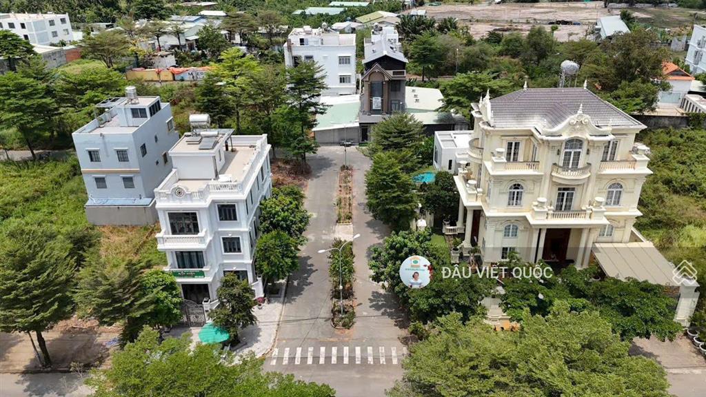Bưng ông thoàn nhà đẹp 3,5 tầng view thoáng 2 mặt tiền đường lớn, dt 8x20m, phường long trường