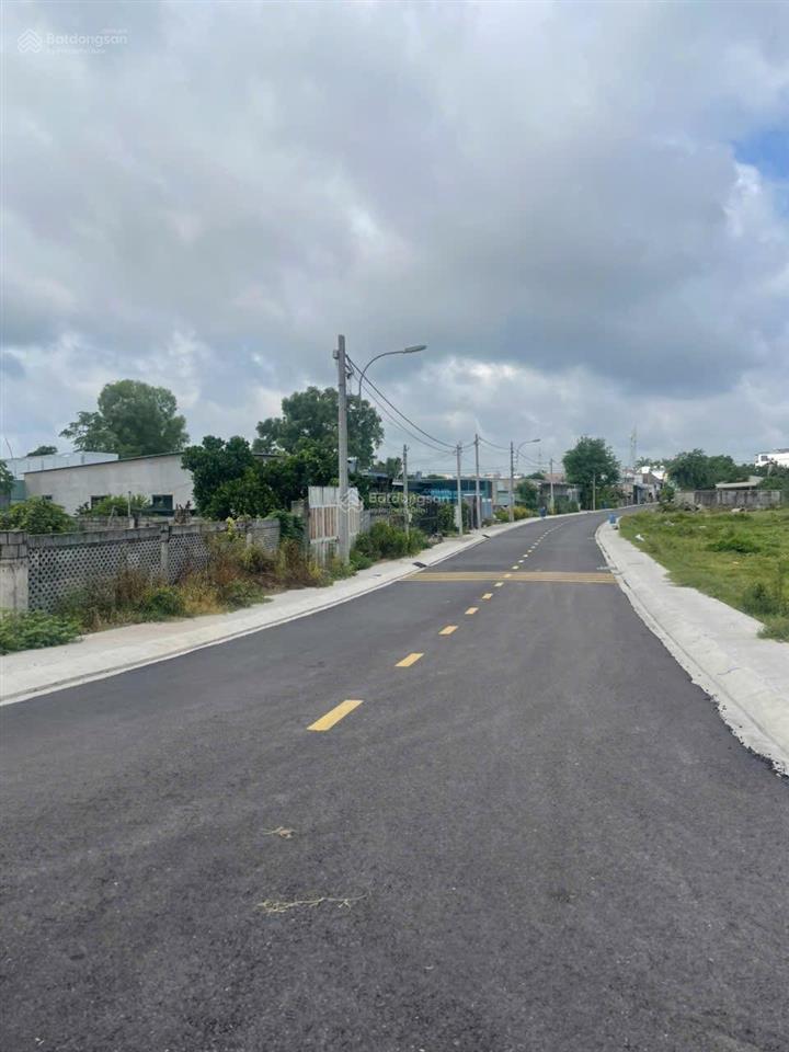 Bán nhanh lô đất thổ cư 100m2, giá 1,350 tỷ, shr, đường nhựa 6m thông.