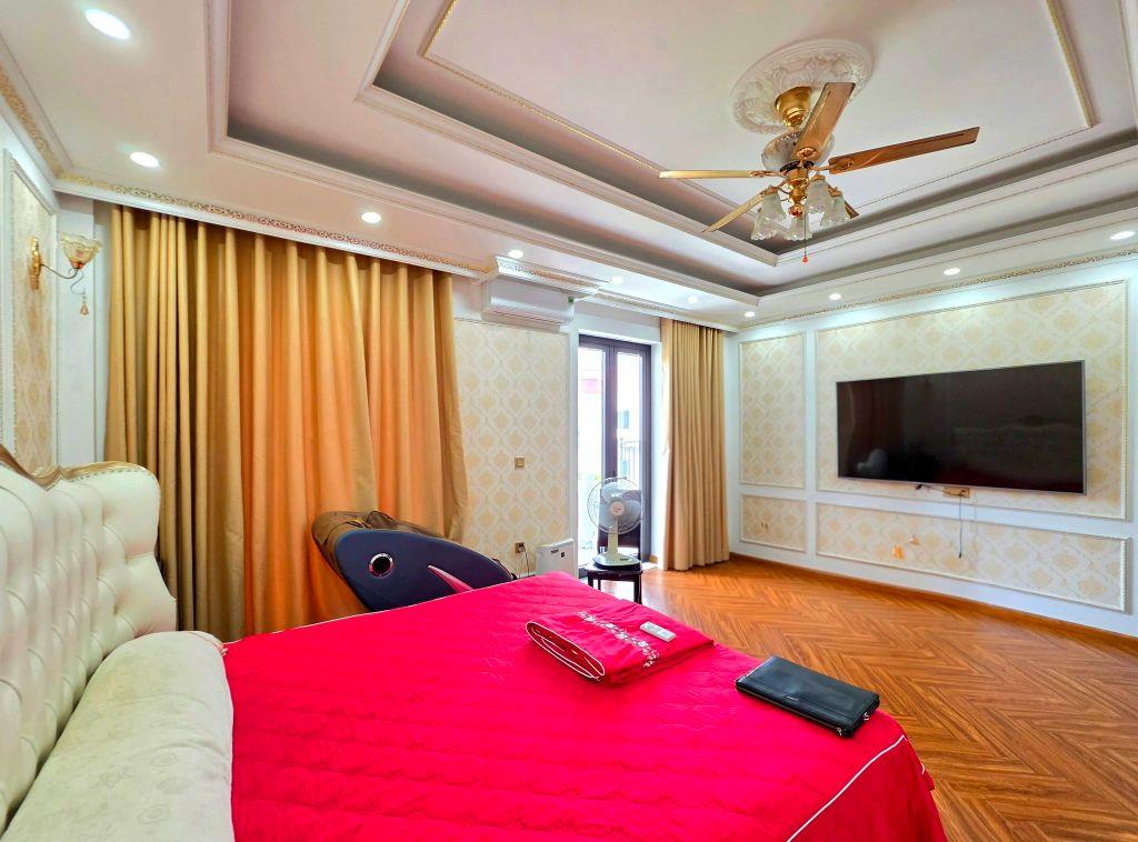 Nhà Mặt Hồ Trung Tâm Ba Đình 90M2 Mặt Tiền 8M 43 Tỷ Ô TÔ – View Hồ