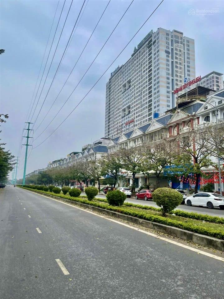 Cần bán nhà mặt phố thành phố giao lưu, phạm văn đồng. dt sổ 260m2 x 6t, 1 hầm, mt 16m. vị trí đẹp
