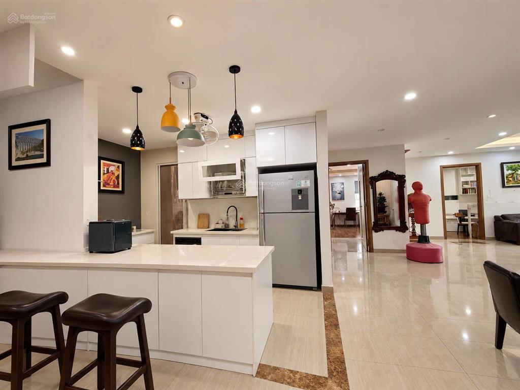 Bán căn hộ 3 ngủ ciputra 153m2 căn góc full đồ view trực diện sân golf 0974 606 ***