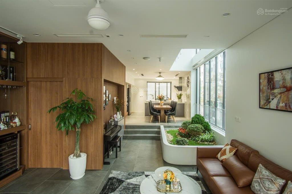 Продаётся недвижимость, 114 м², Long Biên