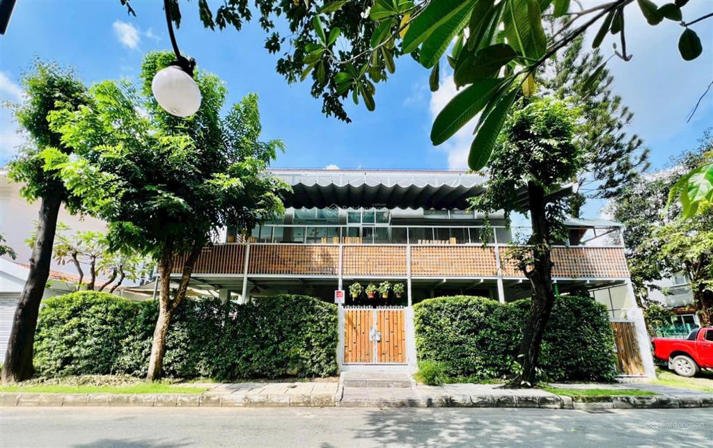Bán biệt thự cao cấp mỹ tú 1, phú mỹ hưng. dt 353m2. giá bán 120 tỷ 0912 264 ***