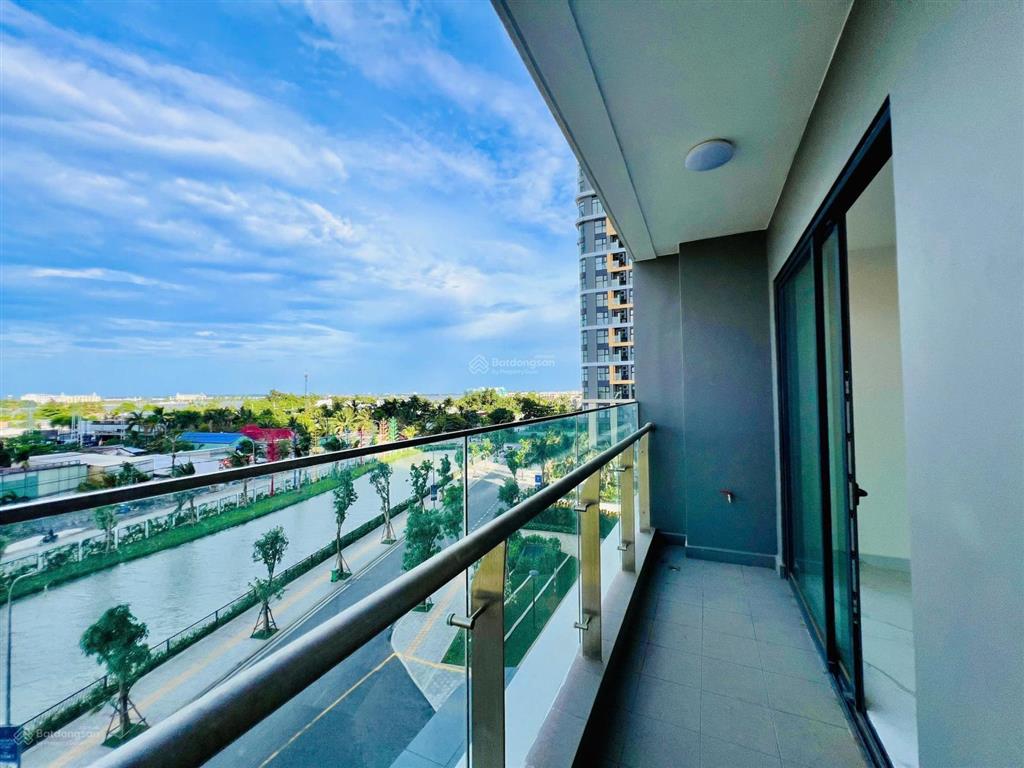 Bán cắt lỗ sâu 3pn the beverly. giá 5,7tỷ all in. hđmb. hướng đông bắc mát mẻ. view sông thoáng mát