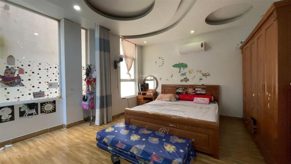 Chào bán nhà độc lập sân cổng riêng tại chợ hàng hồ sen diện tích bìa 63m2, chỉ hơn 3 tỷ chút