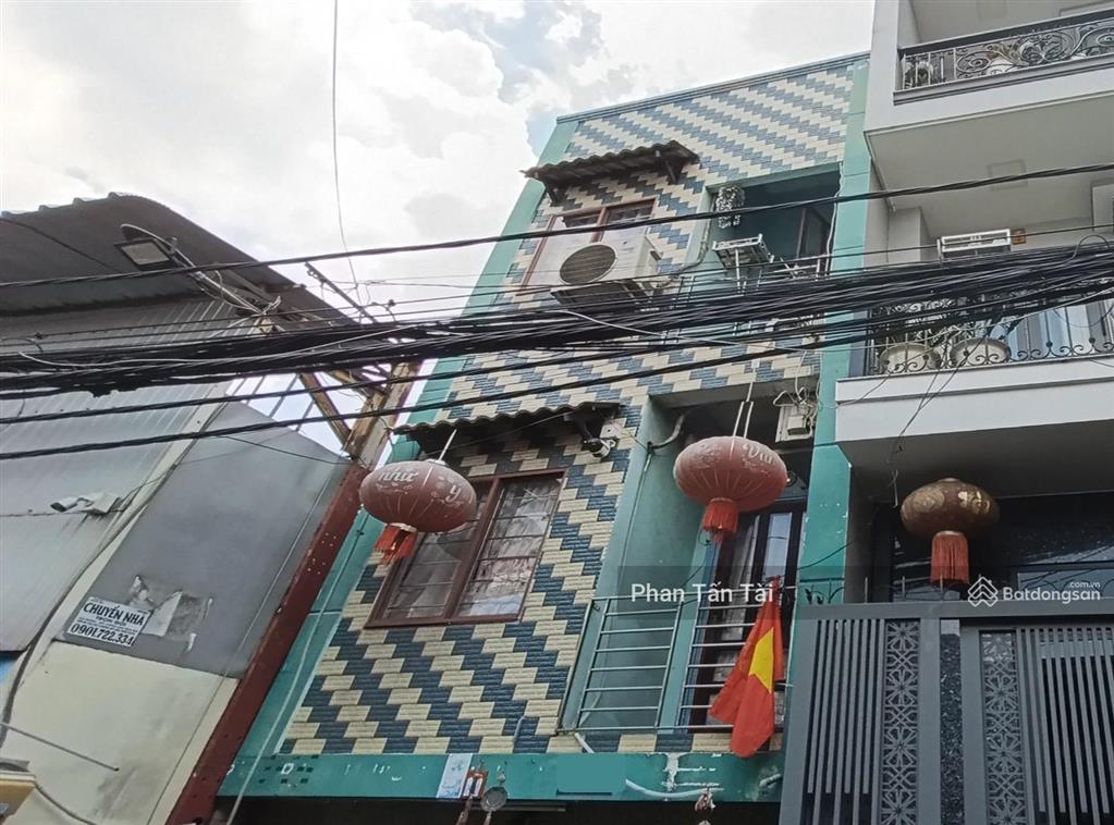 Ô tô 2 chiều đến nhà bán nhỉnh 2 tỷ rưỡi cạnh vòng xoay lạc, kinh dương vương 30mv 3 tầng 2pn 3wc