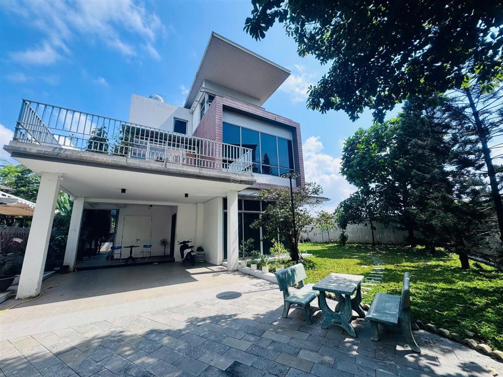 Biệt thự đơn lập riviera cove q9. dt đất 720m2. sổ hồng sẵn sân vườn siêu rộng, giá 73 tỷ