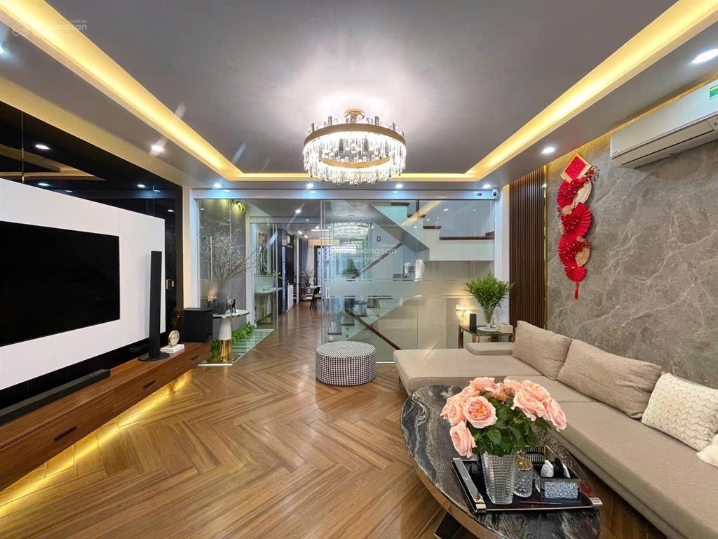 Nhà 5 tầng thang máy tuyến 2 lê hồng phong