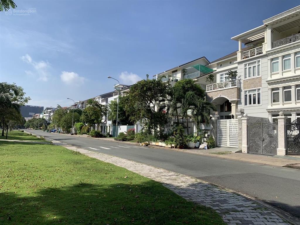 Căn biệt thự giá hời kdc phú mỹ vạn phát hưng cần bán, vị trí đẹp. nhà có hầm, sân vườn.