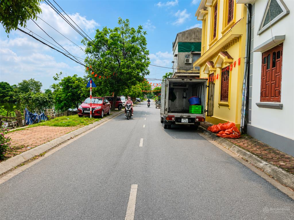 90m2 lô góc yên viên, mt 6m, trước nhà oto, 30m ra trục oto tránh thông đặng công chất, sẵn xưởng