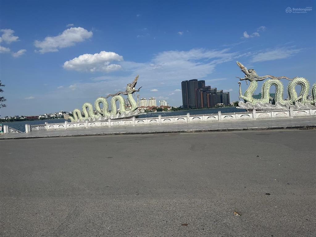 Bán ngôi biệt thự 4 tầng view hồ tây dt 316m2 mt 12,9mgần hồ tâyphố quảng khánhtây hồ.giá 88tỷ