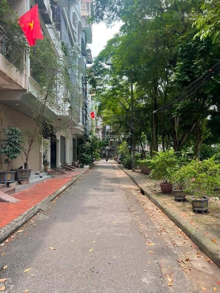 Phân lô kim đồng, 50m ra vđ2.5, 78m2 5t mt5.2m giá 28tỷ. 2 thoáng trước sau ô tô tránh vỉa hè, hiếm