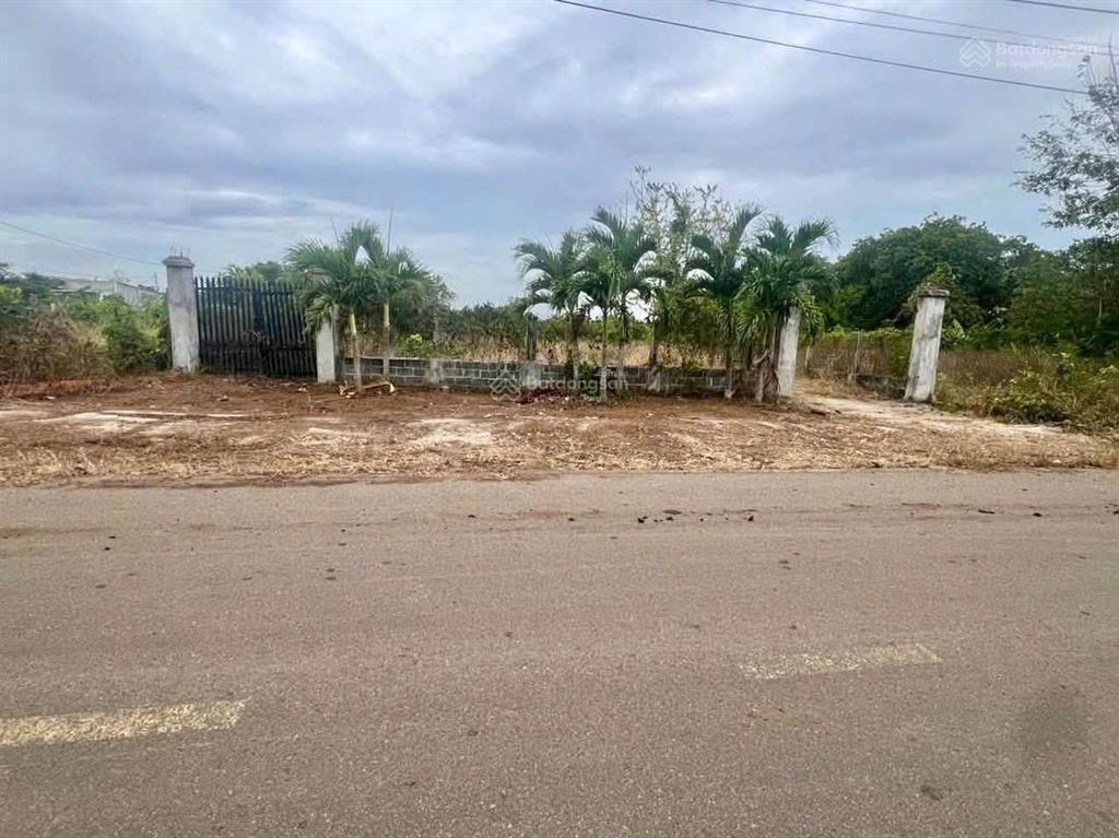 1000m2 đất đường đoàn trung còn trung tâm tt đất đỏ sẵn 200m2 thổ cư mặt tiền 18m giá 4tỷ5