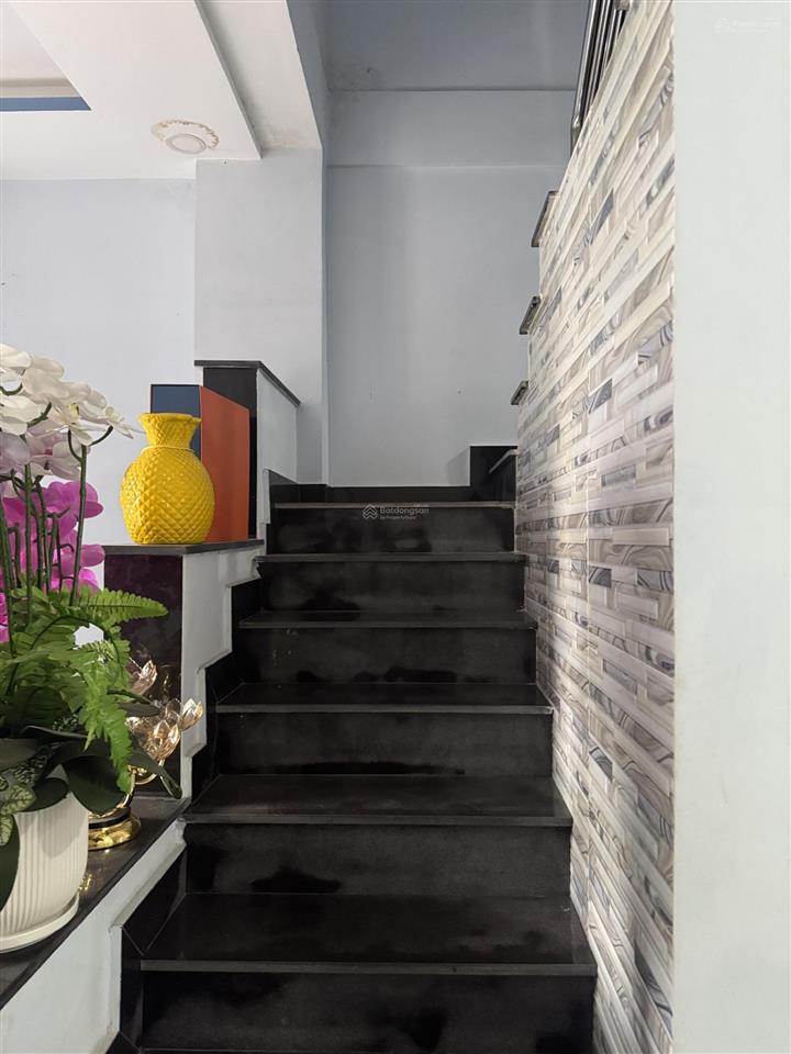 Chủ nhà cần tiền bán nhà tam bình giá 2 tỷ 300 triệu có thương lượng