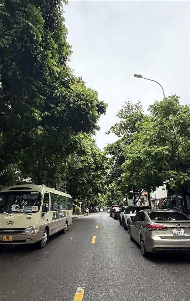 Bán liền kề mặt phố kđt văn quán, vỉa hè gara ô tô tải dừng đỗ, kinh doanh sầm uất.
