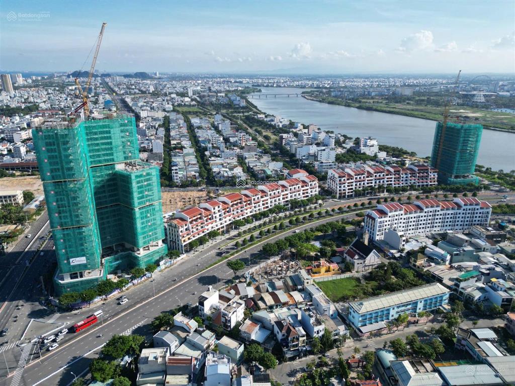 Chính chủ cần tiền đi mỹ ra căn 1pn+ view thoág tầng trung full nội thất vali vào ở cho thuê ngay