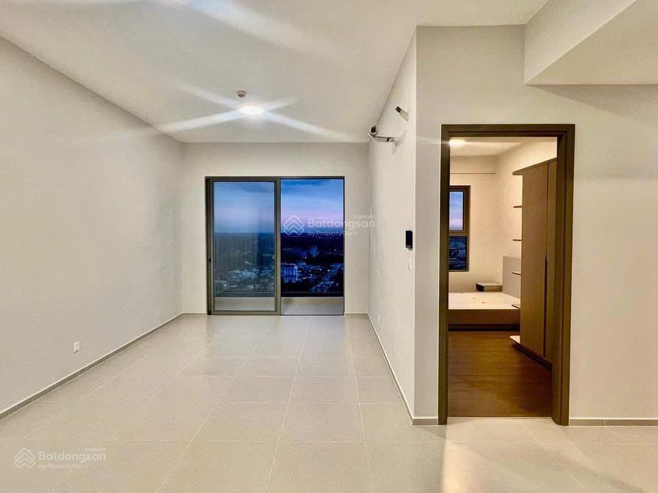 Bán căn 2pn có ban công 69m2 nội thất cơ bản. bán giá 3,050 tỷ. 0909 086 *** (zalo)