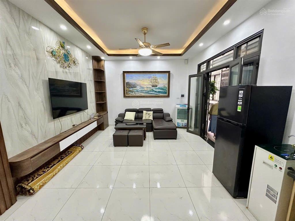 Nhà 4 tầng 35m2 gần thị trấn chúc sơn, ô tô vào cửa giá 3,35 tỷ