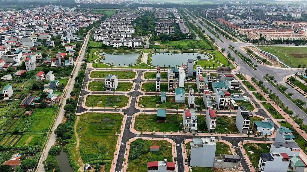 Hơn 5 tỷ cho ô đất dv an thượng đg to vỉa hè to