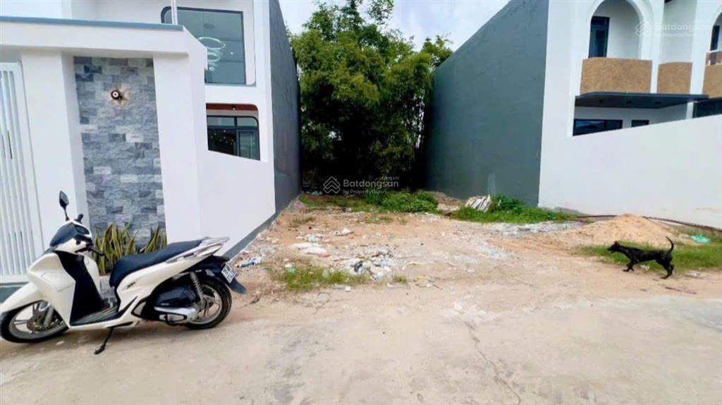 Bán đất đức hòa cách tỉnh lộ 10 vào 500m dt 110m2 sổ hồng riêng giá 1 tỷ 150 triệu 0918 551 ***