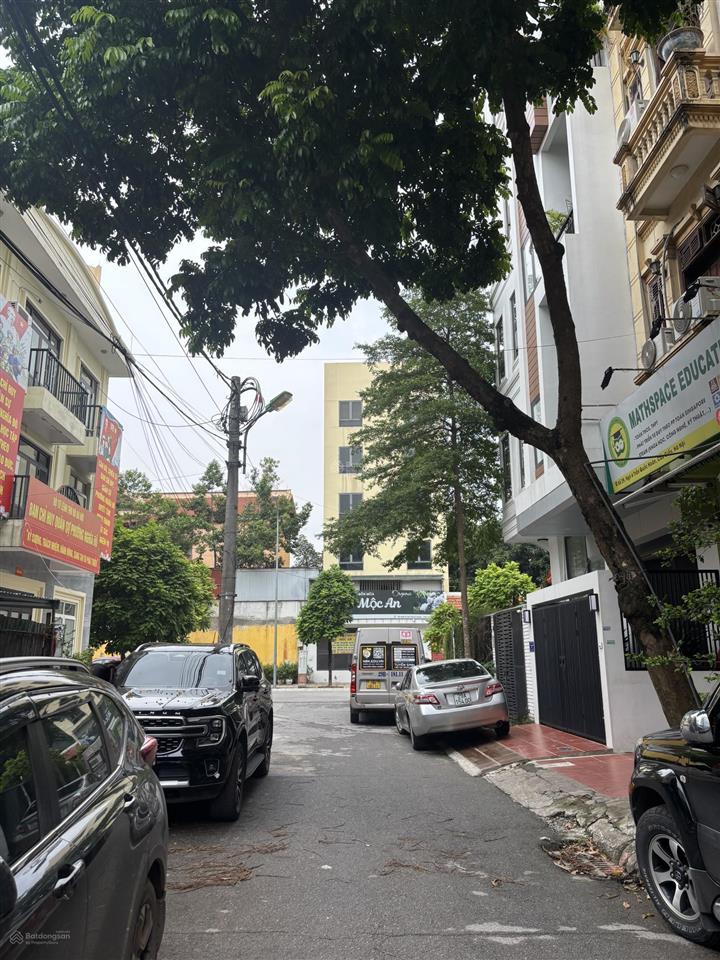 Bán đất phân lô giáp nhất 95m2 mt 6,2m ô tô 7 chỗ vào nhà chỉ 80m ra phố giá đầu tư