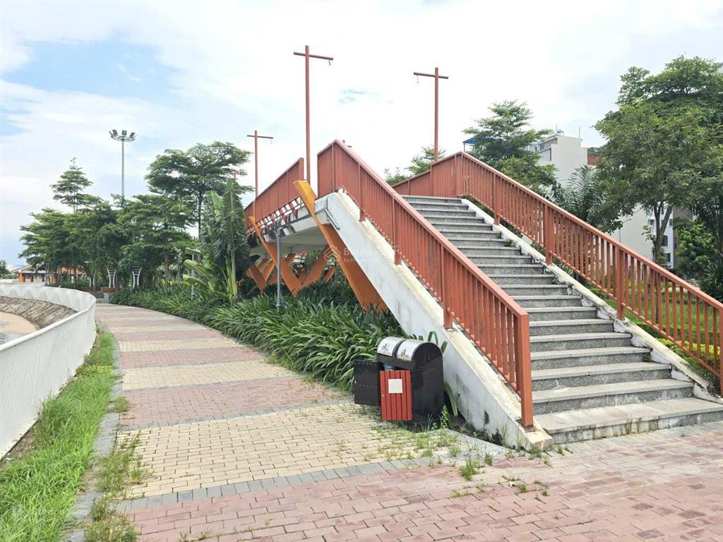 Chủ đang thế chấp sổ ngân hàng cần bán gấp đất phân lô ngọc thụy, 2 mặt ngõ, ô tô tránh 30m2 9,5 tỷ