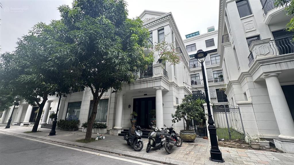 Biệt thự hoàn thiện siêu đẹp về ở ngay 3pn hướng đông nam